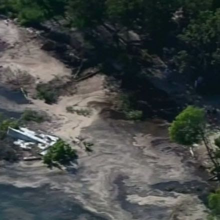 Giant Sinkhole Opens up on Australia Beach