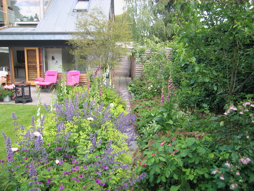 Garden contemporary exterior