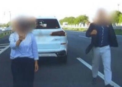 高速道路で煽り運転のbmw X5が停車 相手のドライバーへ暴行 その4 Png