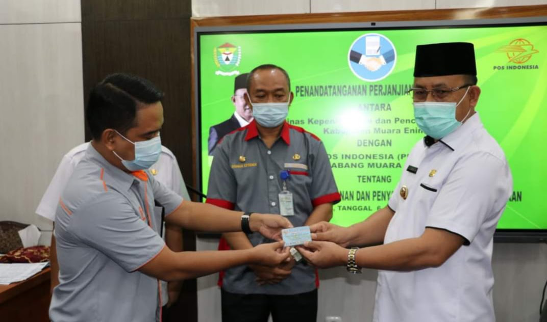 Disdukcapil Muara Enim - PT Pos Indonesia Teken MoU ...