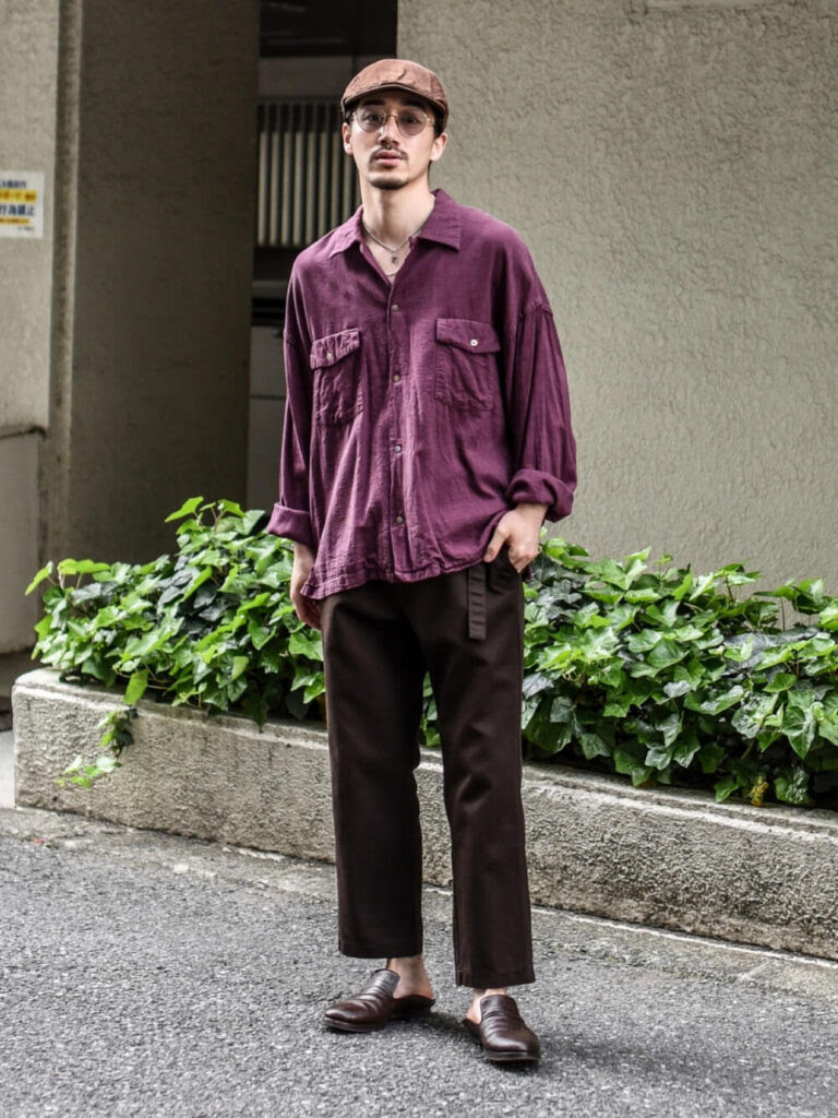 シャツ 赤 のメンズの秋コーデ 人気の赤シャツを紹介