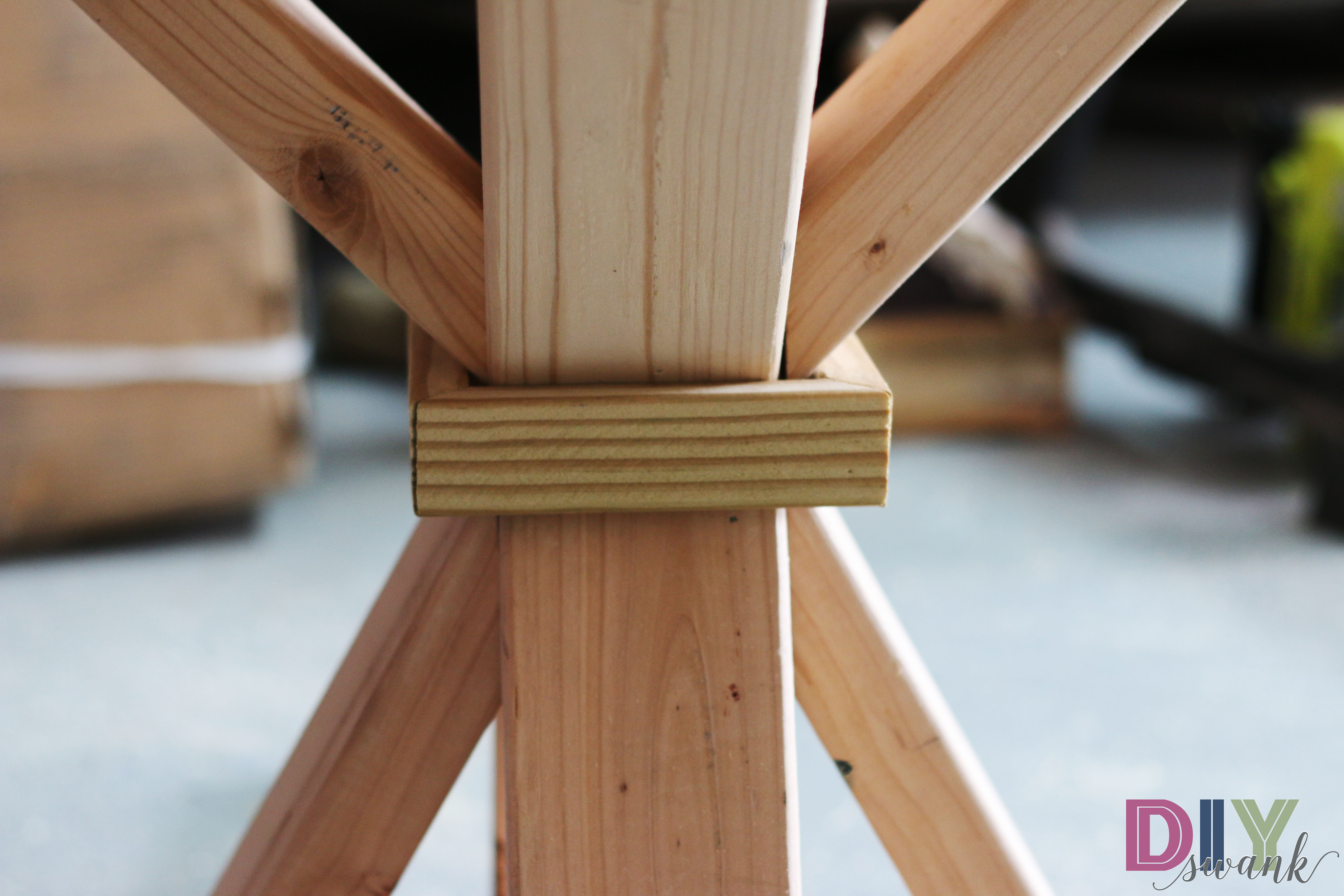 DIY Round Farmhouse Table — DIY SWANK