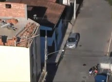 Veja sobrevoo de drone usado contra tráfico em favela do Rio