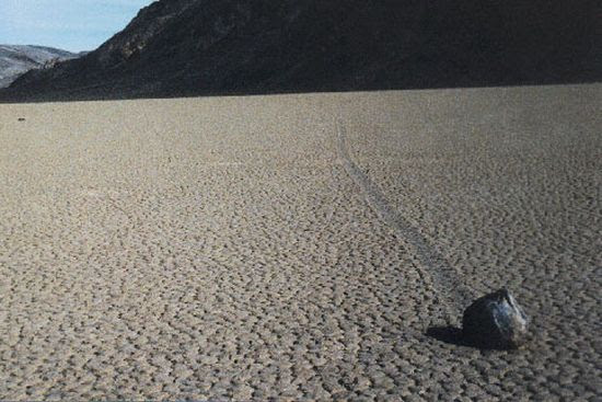 The Mysterious Sailing Stones of Death Valley (49 pics)