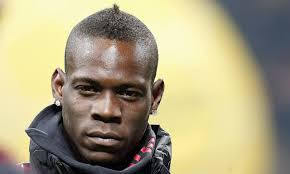 Balotelli pede desculpas por mensagem polêmica e diz que “era anti-racista” Balotelli pede desculpas por mensagem polêmica e diz que “era anti-racista”