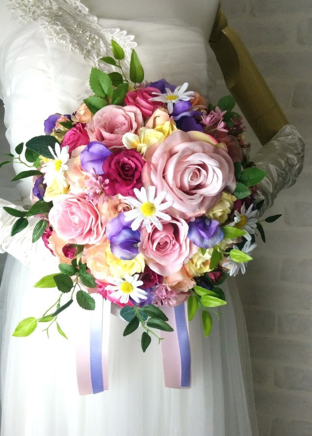 Bru1050 薔薇 マーガレットの大人可愛いカラフルなラウンドブーケ 結婚式 ブーケ ウエディングブーケ ブライダルブーケ アートフラワーブーケ 造花 は アトリエミント 大阪