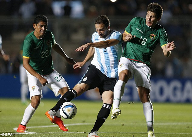 Gonzalo Higuain wants to leave Napoli but the club is reluctant to sell without getting their money back