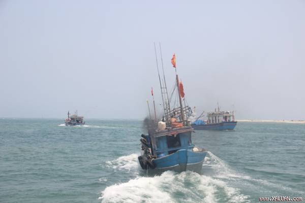  Ngư dân 4 tỉnh miền Trung bị ảnh hưởng bởi sự cố môi trường Formosa tiếp tục được khuyến cao không khai thác hải sản ở tầng đáy từ khoảng cách 20 hải lý trở vào bờ, nhằm nhằm bảo vệ s