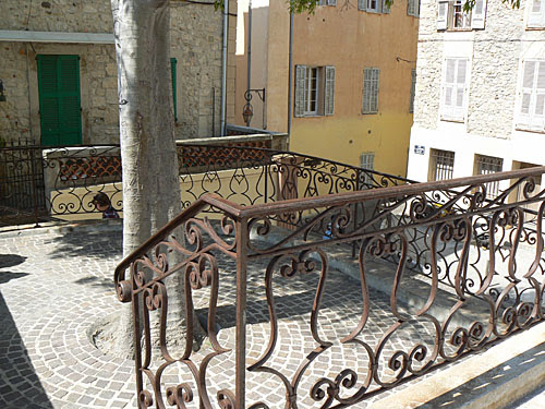 escaliers à Antibes.jpg