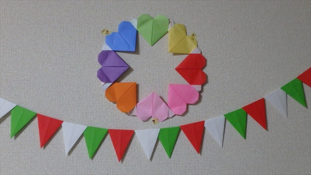 クリスマスの壁飾りを高齢者と作ろう 折り紙でハートのリース作り方