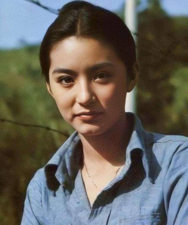 邱淑贞女儿颜值远超林青霞女儿，爸爸的骨相硬伤，太浪费妈妈美貌_遗传