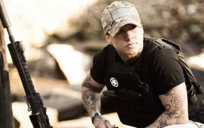 Musa do Exército americano, Kinessa Johnson combate caça ilegal na África. Foto: Reprodução/Facebook