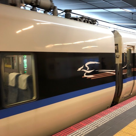 サンダーバードのグリーン車に乗ると受けられる色んなサービス ゆっくり走るよ