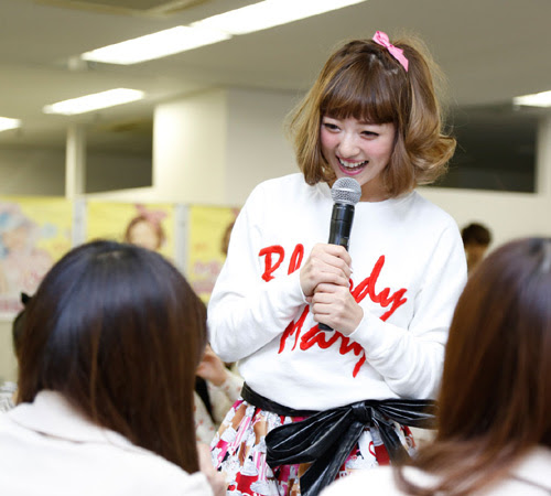 a 伊藤千晃 つけま を使ったメイク講座を開催 ライブドアニュース
