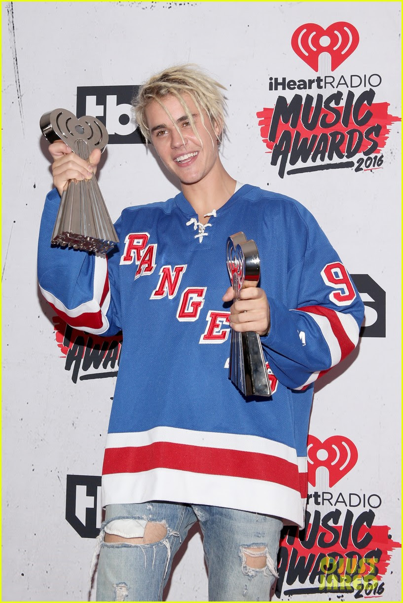 Justin Bieber Wins Male Artist of the Year at iHeartRadio Music Awards 