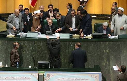 تشنج و درگیری در صحن مجلس