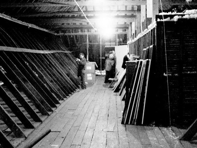 P1080401-2011-03-10-Phoenix-Flies-Stonehenge-St-Johns-Attic