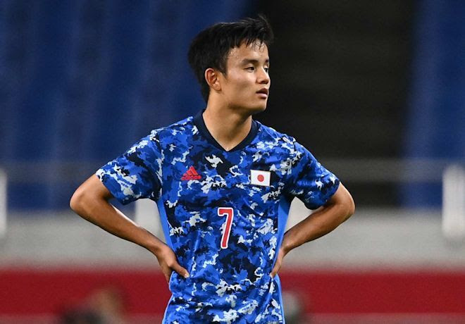 敗戦に呆然と座り込んだ久保建英にそっと駆け寄り ２人のスペイン代表が見せた気遣い 東京五輪 サッカーダイジェストweb