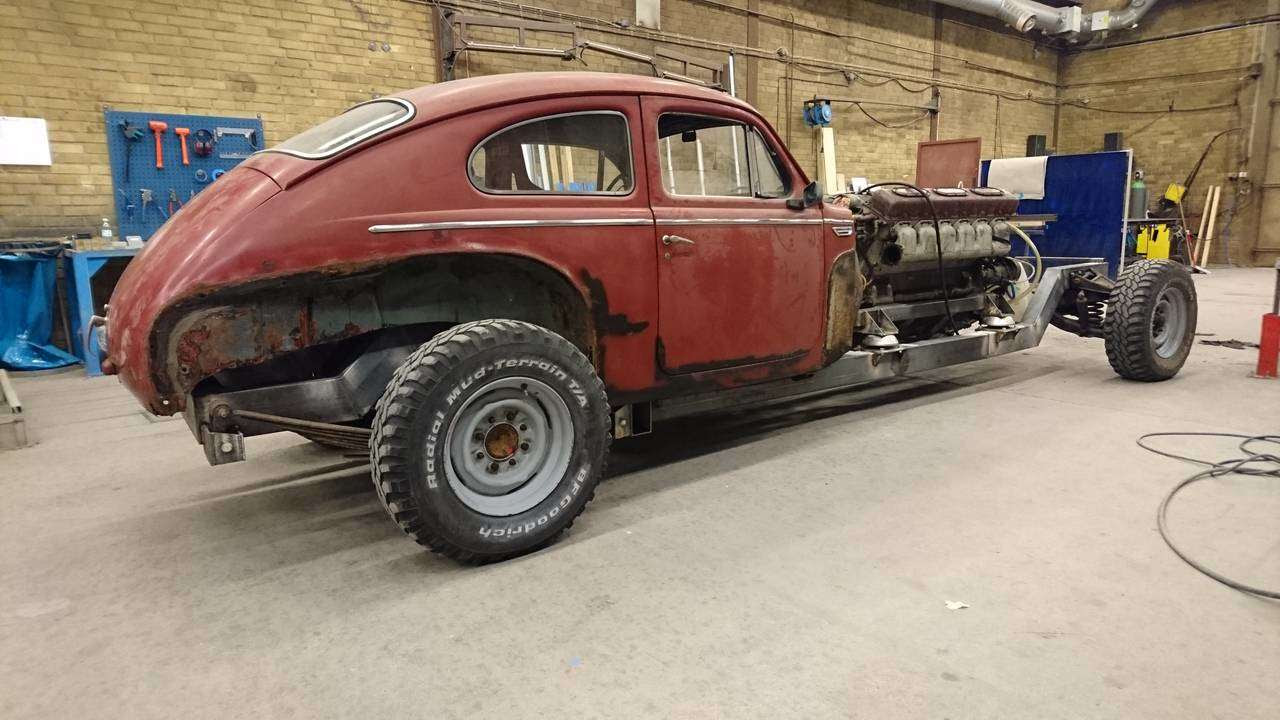 Modifikasi Volvo PV544 Klasik Ini Pakai Mesin V12