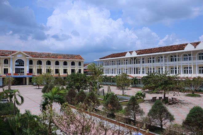 Ảnh: Học sinh ngơ ngác nhìn lớp học tan hoang sau bão - 2