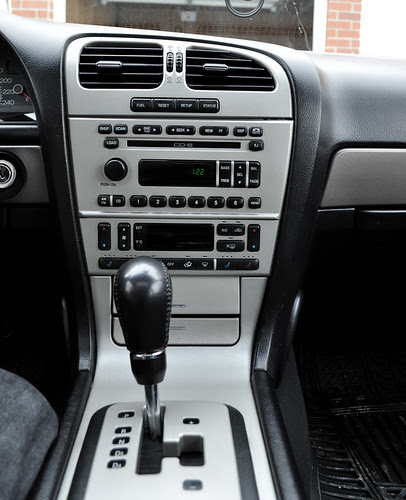 Centre Console Heated/cooled seats, 