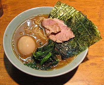 横浜家系ラーメン 武道家 のり半熟味玉ラーメン 並 高田馬場グルメ 高田馬場でランチやディナー 東京 新宿区