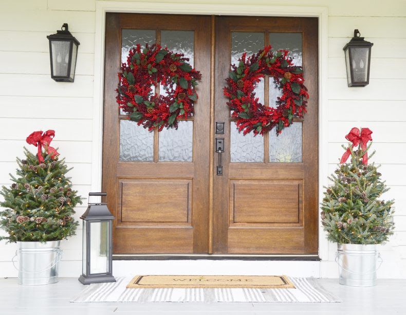 20 Beautiful Christmas Porch Ideas