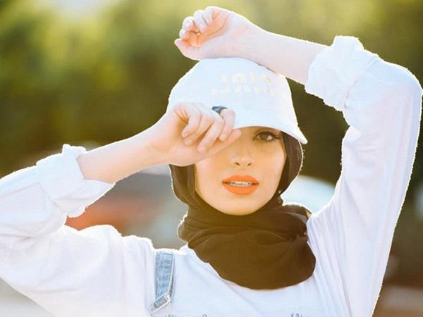 Heboh Jurnalis Berhijab Jadi Model Majalah Vulgar Playboy