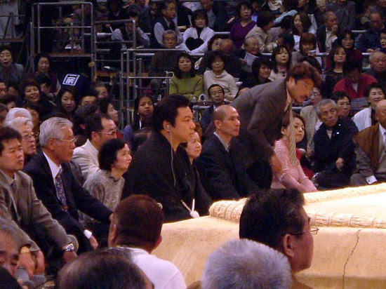 変装した 良い ガラス 相撲 芸能人 観戦 Aomori Rugby Jp