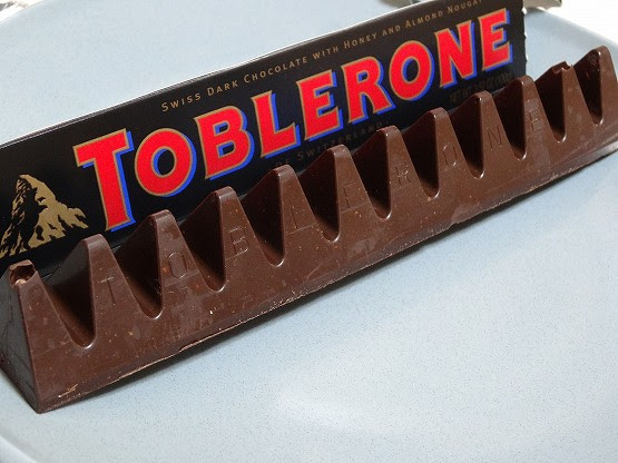 Toblerone トブラローネ ブラック ダークチョコレート 黒のトブルローヌ
