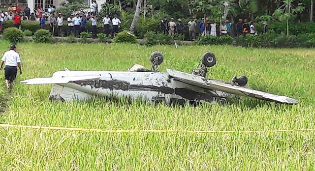 Sebuah Pesawat Latih Jatuh di Cilacap, Pilot dan Instrukturnya Luka Ringan