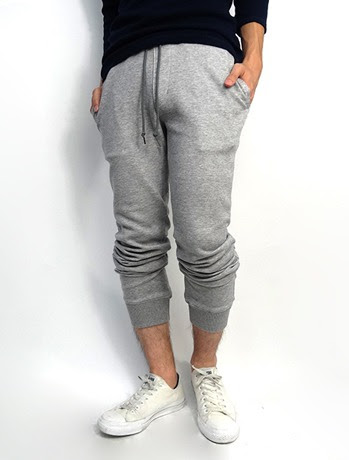 スウエットパンツで流行りのコーディネート メンズおすすめスウェット