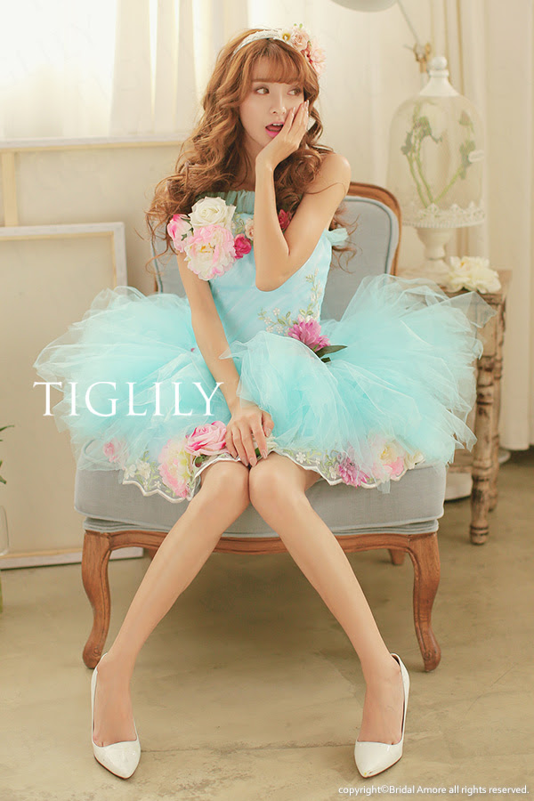ミニドレスで最高のウエディングを Dressy ドレシー ウェディングドレスの魔法に Byプラコレ