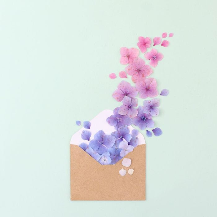 أشياء مرتبة وملونة