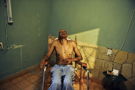 El disidente cubano Guillermo Fariñas, en su casa. | Afp