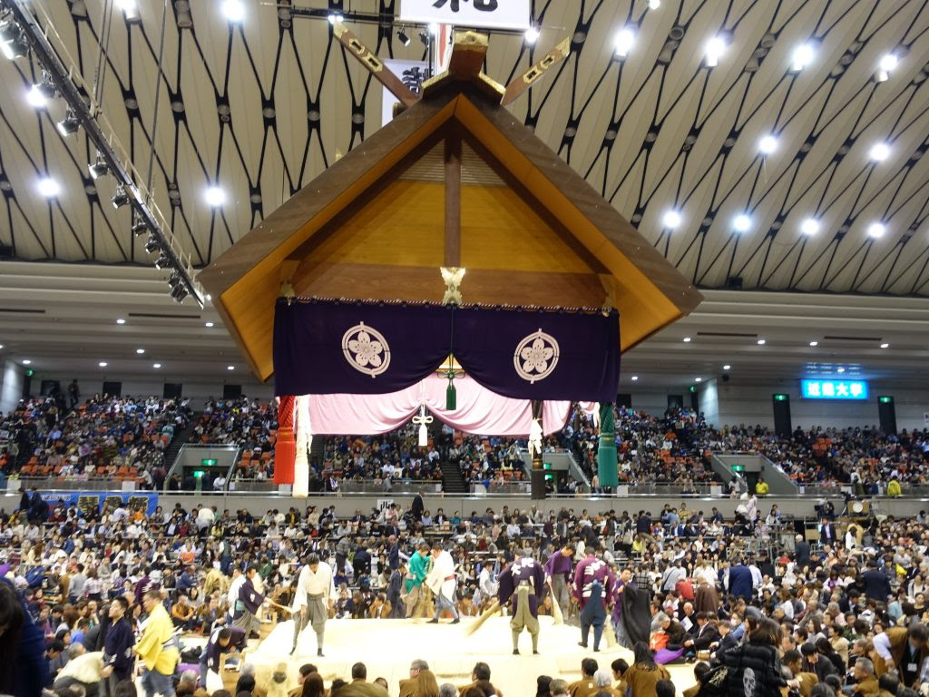 はじめてでも安心の大相撲観戦 臨場感たっぷりのマス席と相撲茶屋 会場の楽しみ方をご紹介します 人生を豊かにする高級ホテル スパ情報