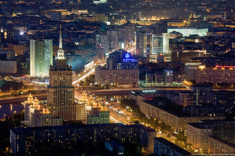Вечерняя Москва с комплекса Город столиц (фото)