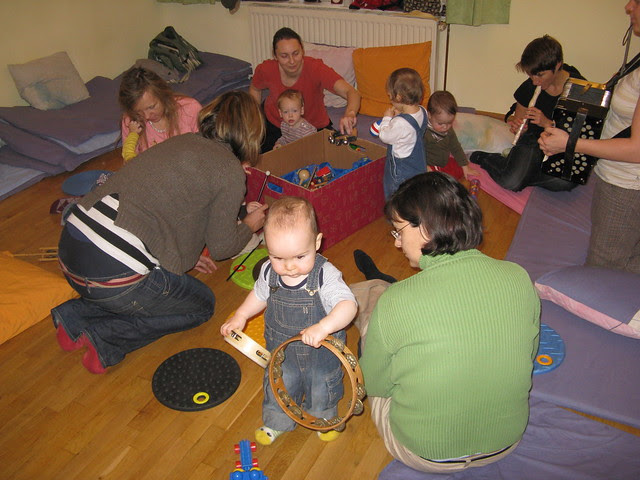 Montag 13:00 : Musik- Spielgruppe im Nanaya