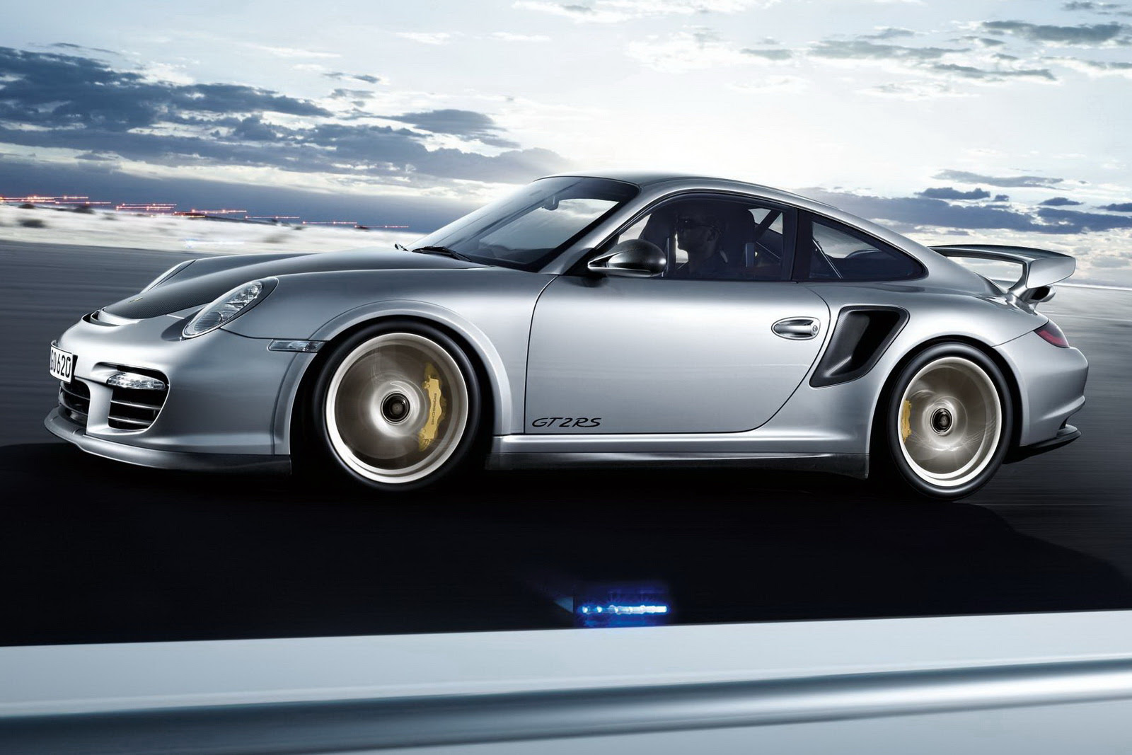 Porsche Recalls 911s with Center Locking Hubs
