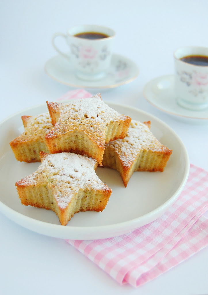 Lemon pistachio friands / Friands de pistache e limão siciliano