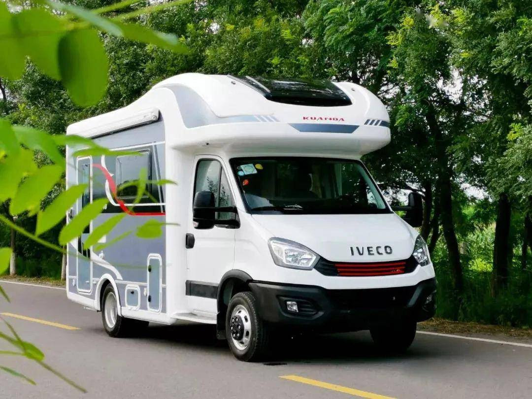 无拓展也能有大空间 宽大v8 C型房车 搜狐汽车 搜狐网