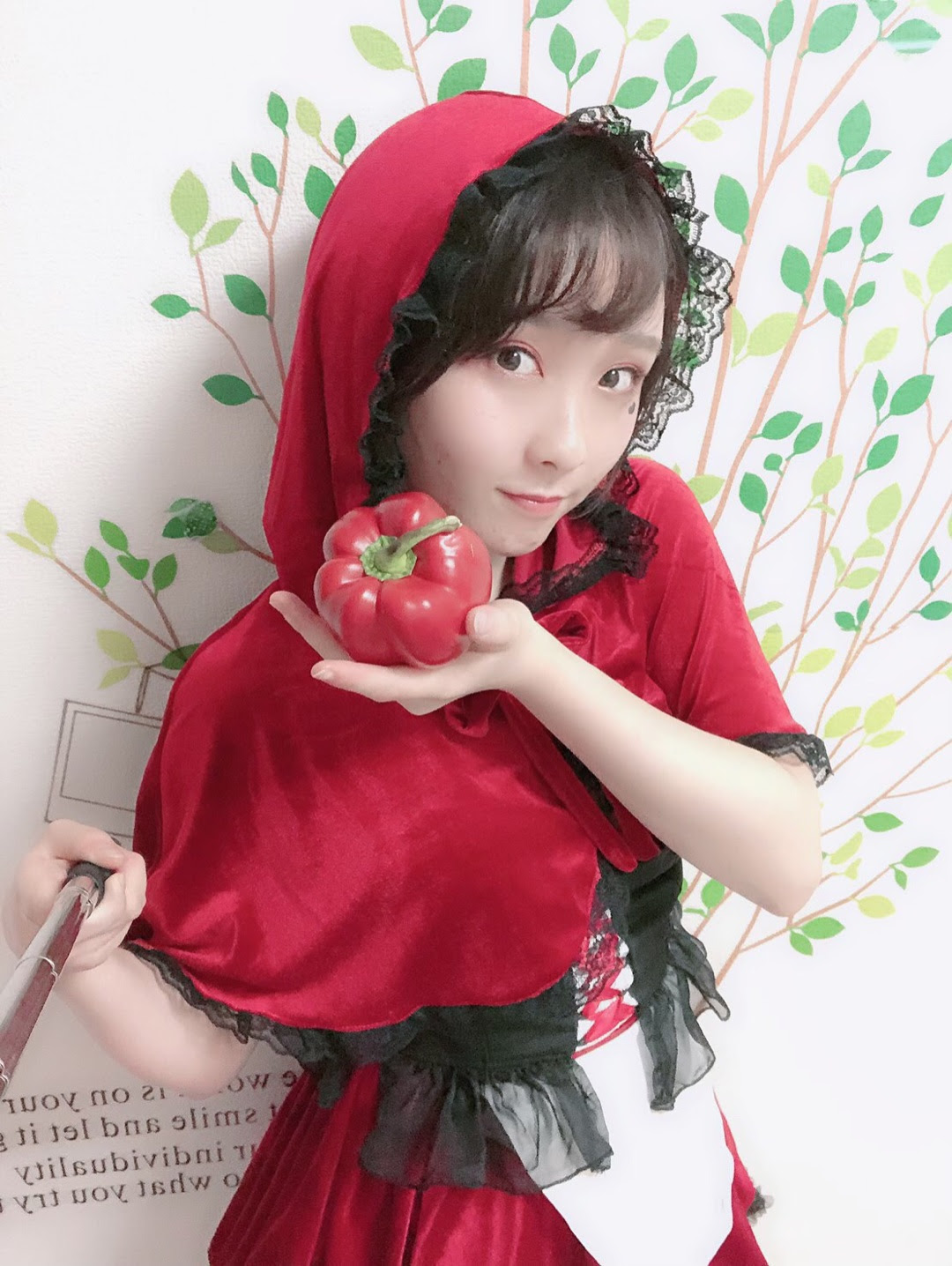 3 画像あり アイドルさん 赤ずきんのコスプレをするも痛恨のミスｗｗｗｗｗｗｗｗ Topic Data Base