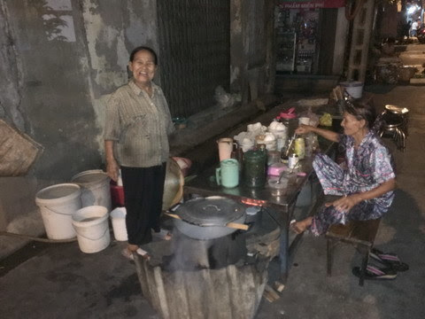 phận người, quán bún riêu đặc biệt
