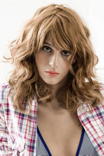 coiffure coupe carre long ondule femme cheveux longs sur