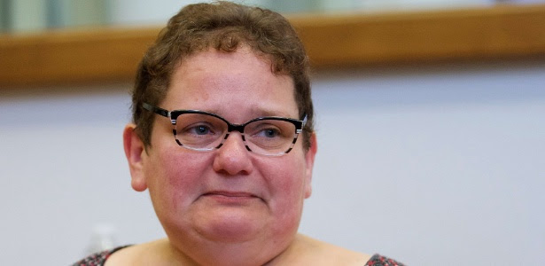 1.jul.2015 - Dominique Cottrez chora no último dia de seu julgamento em Douai, no norte da França