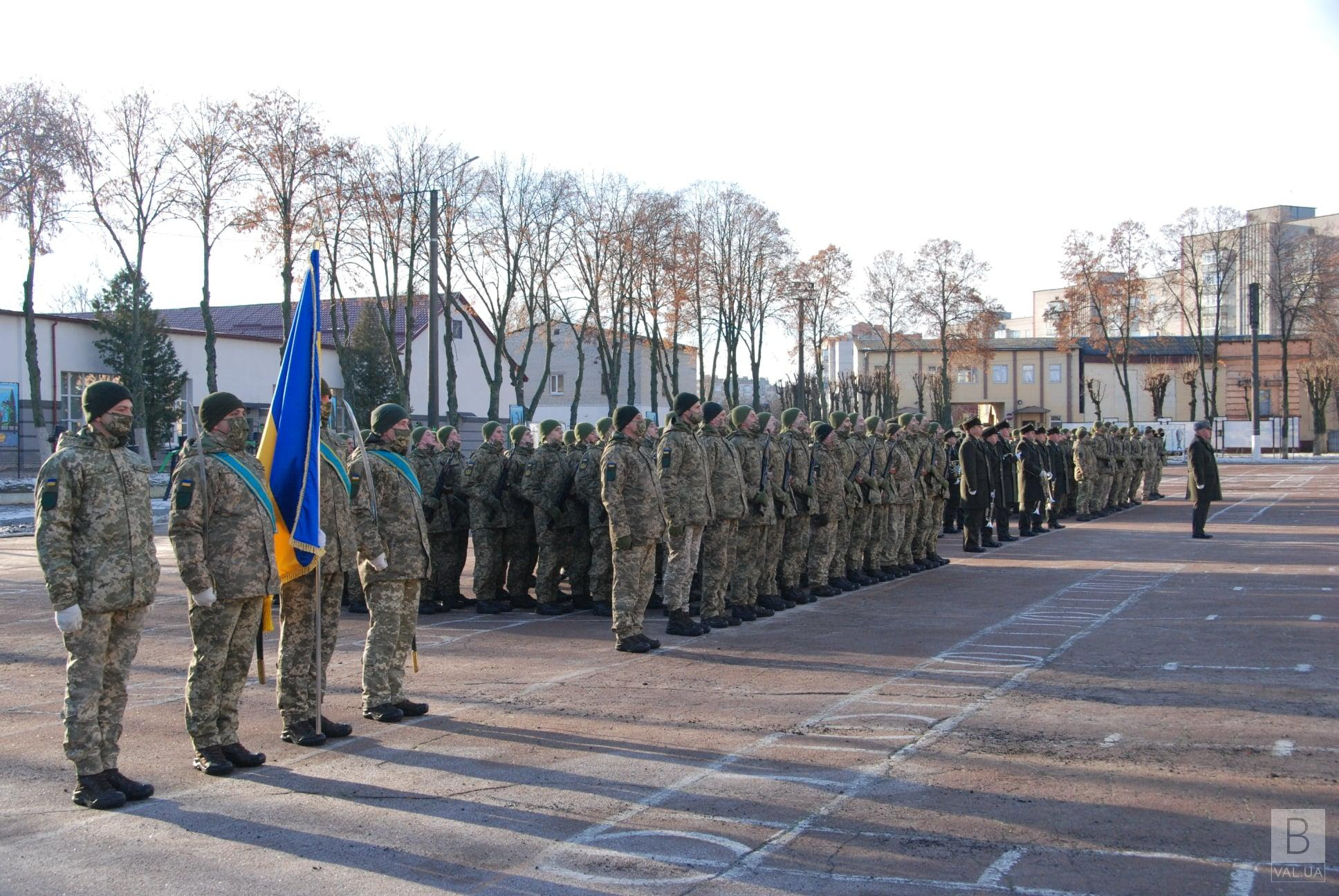 У Чернігові 195 юнаків склали військову присягу. ФОТО