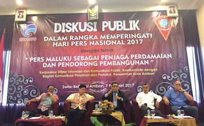 Ambon, Malukupost.com - Kementerian Komunikasi dan Informasi (Kemenkominfo) menggelar diskusi publik peranan media di provinsi Maluku dalam rangka Hari Pers Nasional (HPN) 2017. Diskusi publik dengan tema Pers Maluku sebagai penjaga perdamaian dan pendorong pembangunan menghadirkan sejumlah narasumber yakni Wina Armada Sukardi Sekretaris Dewan Kehormatan PWI Pusat, Nukman Luthfie pemerhati media, Noeh Hatumena Sekretaris Dewan Penasihat PWI dan Nico Wattimena anggota dewan penasihat PWI.