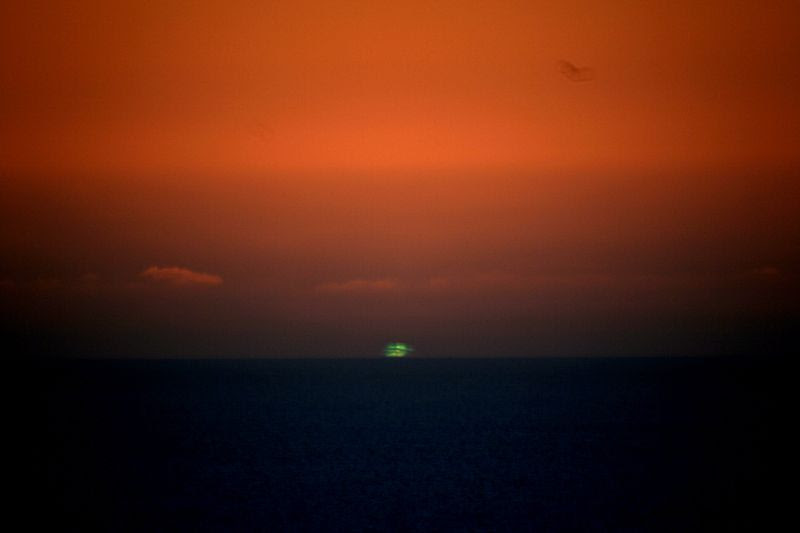 http://upload.wikimedia.org/wikipedia/commons/thumb/d/d2/Big_green_flash.JPG/800px-Big_green_flash.JPG