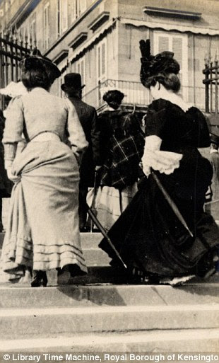 Paris, Steps to Rue de Rivoli, 3rd June 1906