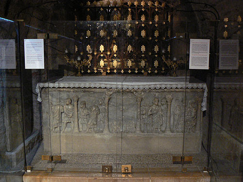 sarcophage de marie madeleine.jpg